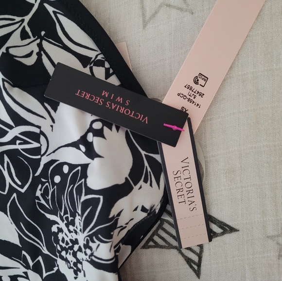 NWT Victoria's Secret Swimsuit One-Piece size XS black and white floral - Picture 2 of 7